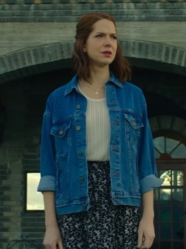Model wearing tuiskoms 2025 amalia uys blue denim jacket